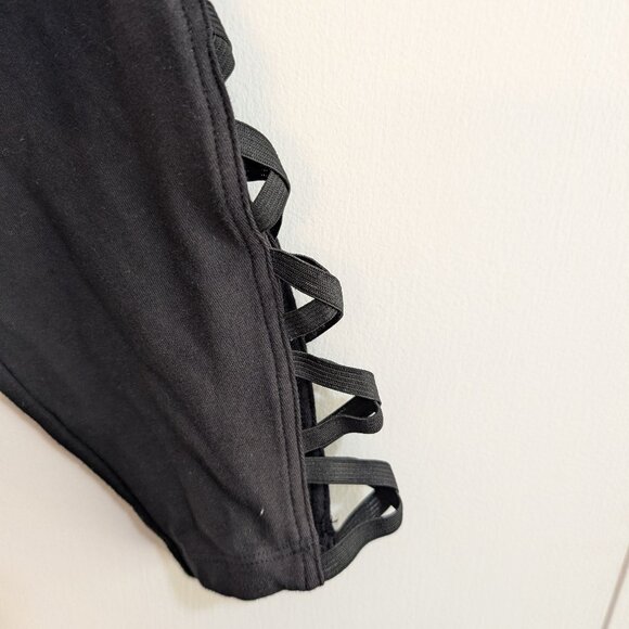 Yummie Black Cropped Leggings with Criss-Cross Detail Size XL NWT - Picture 3 of 4